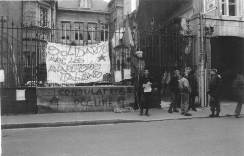 occupation du consulat d'Italie - 9/10/98